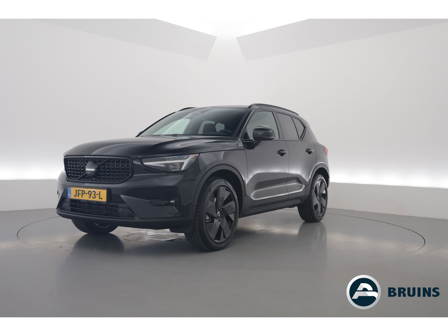 Volvo XC40 2.0 B3 Plus Black Edition | 360 camera | H&K Audio | ACC | Blis | Pixel LED | 20 inch |