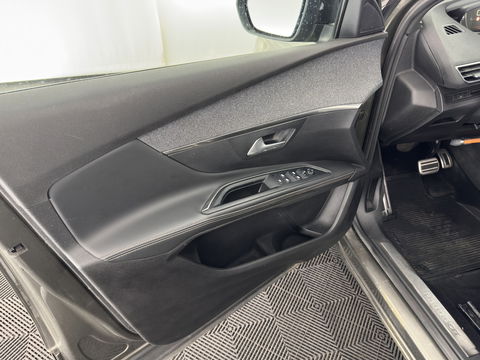 Peugeot 5008 1.6 e-THP GT-Line [ 7-Pers. ] Aut. *PANO | LEATHER-FABRIC | FULL-LED | DIGI-COCKPIT | LANE-ASSIST | BLINDS-SPOT | SPORT-SEATS | CAMERA | NAVI-FULLMAP | SHIFT-PADDLES | PRIVACY-GLASS | TOWBAR | 18''ALU*