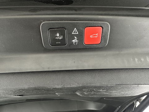 Peugeot 5008 1.6 e-THP GT-Line [ 7-Pers. ] Aut. *PANO | LEATHER-FABRIC | FULL-LED | DIGI-COCKPIT | LANE-ASSIST | BLINDS-SPOT | SPORT-SEATS | CAMERA | NAVI-FULLMAP | SHIFT-PADDLES | PRIVACY-GLASS | TOWBAR | 18''ALU*
