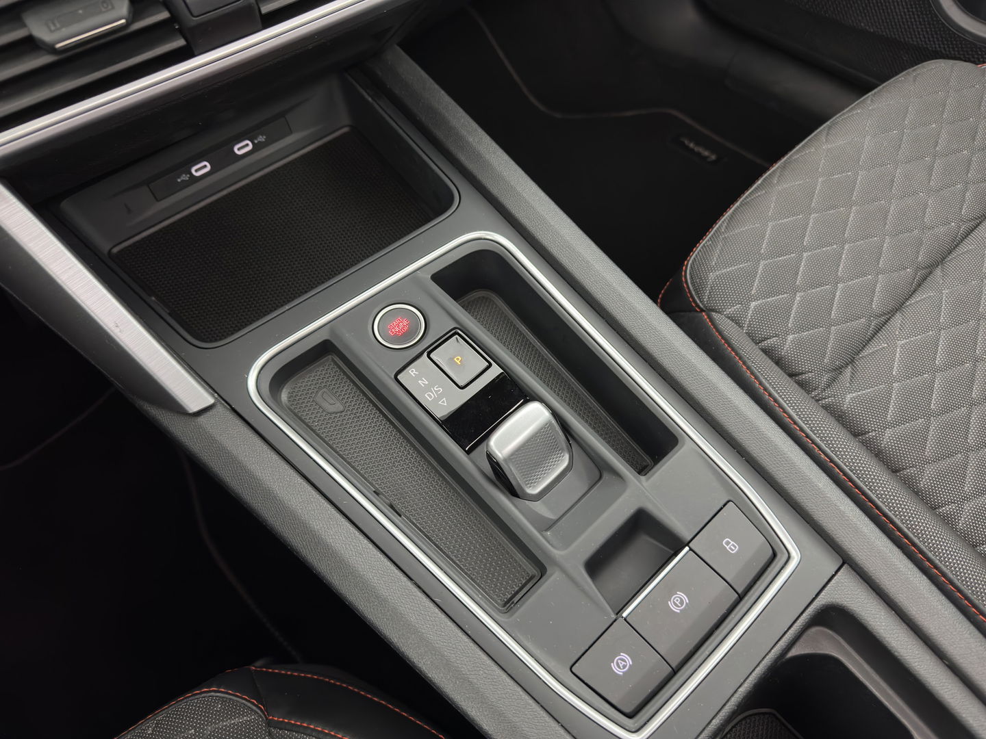 SEAT Leon Sportstourer 2.0 TDI FR Business Intense (INCL-BTW) Aut. *PANO | FULL-LED | ADAPTIVE-CRUISE | DIGI-COCKPIT | NAVI-FULLMAP | LEATHER-MICROFIBRE | CARPLAY | KEYLESS | SHIFT-PADDLES | SPORT-SEATS | AMBIENT-LIGHT | CAMERA | 17''ALU | T