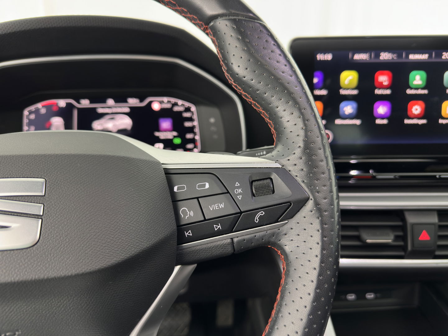 SEAT Leon Sportstourer 2.0 TDI FR Business Intense (INCL-BTW) Aut. *PANO | FULL-LED | ADAPTIVE-CRUISE | DIGI-COCKPIT | NAVI-FULLMAP | LEATHER-MICROFIBRE | CARPLAY | KEYLESS | SHIFT-PADDLES | SPORT-SEATS | AMBIENT-LIGHT | CAMERA | 17''ALU | T