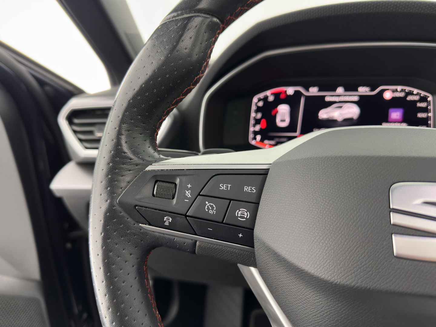 SEAT Leon Sportstourer 2.0 TDI FR Business Intense (INCL-BTW) Aut. *PANO | FULL-LED | ADAPTIVE-CRUISE | DIGI-COCKPIT | NAVI-FULLMAP | LEATHER-MICROFIBRE | CARPLAY | KEYLESS | SHIFT-PADDLES | SPORT-SEATS | AMBIENT-LIGHT | CAMERA | 17''ALU | T