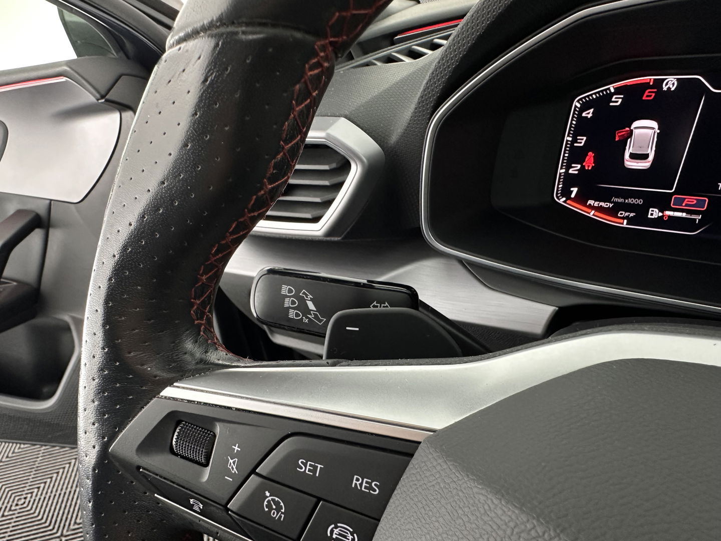 SEAT Leon Sportstourer 2.0 TDI FR Business Intense (INCL-BTW) Aut. *PANO | FULL-LED | ADAPTIVE-CRUISE | DIGI-COCKPIT | NAVI-FULLMAP | LEATHER-MICROFIBRE | CARPLAY | KEYLESS | SHIFT-PADDLES | SPORT-SEATS | AMBIENT-LIGHT | CAMERA | 17''ALU | T