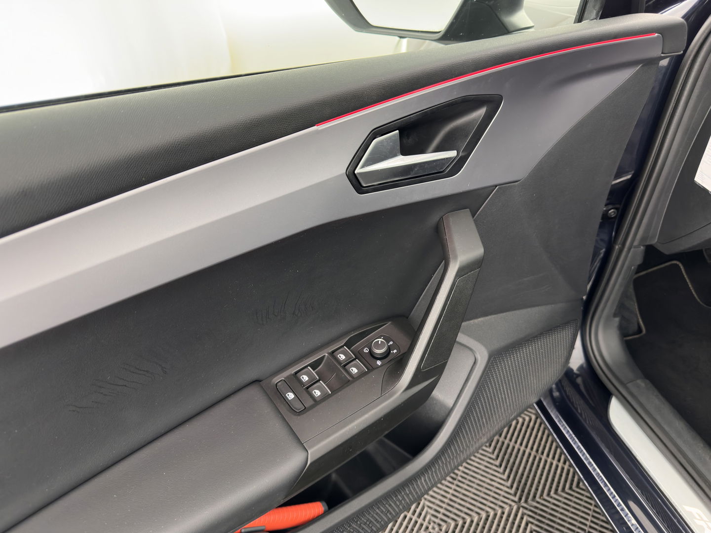 SEAT Leon Sportstourer 2.0 TDI FR Business Intense (INCL-BTW) Aut.  *PANO | FULL-LED | ADAPTIVE-CRUISE | DIGI-COCKPIT | NAVI-FULLMAP | LEATHER-MICROFIBRE | CARPLAY | KEYLESS | SHIFT-PADDLES | SPORT-SEATS | AMBIENT-LIGHT | CAMERA | 17''ALU | T