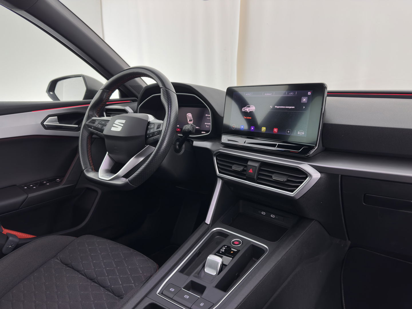 SEAT Leon Sportstourer 2.0 TDI FR Business Intense (INCL-BTW) Aut. *PANO | FULL-LED | ADAPTIVE-CRUISE | DIGI-COCKPIT | NAVI-FULLMAP | LEATHER-MICROFIBRE | CARPLAY | KEYLESS | SHIFT-PADDLES | SPORT-SEATS | AMBIENT-LIGHT | CAMERA | 17''ALU | T