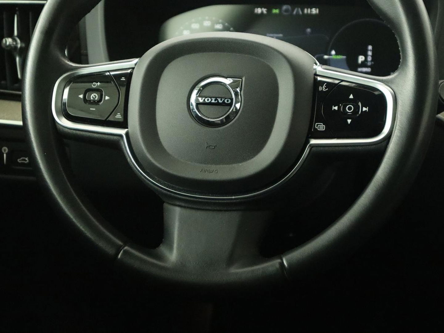 Volvo XC60 2.0 T8 Twin Engine AWD Inscription | Panoramadak | Trekhaak | Leder | Stoelverwarming | Camera | Adaptive cruise | Carplay | Navigatie | Full LED