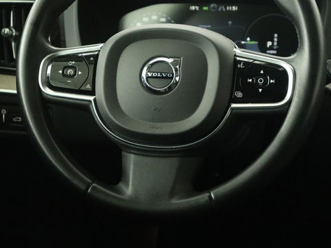 Volvo XC60 2.0 T8 Twin Engine AWD Inscription | Panoramadak | Trekhaak | Leder | Stoelverwarming | Camera | Adaptive cruise | Carplay | Navigatie | Full LED