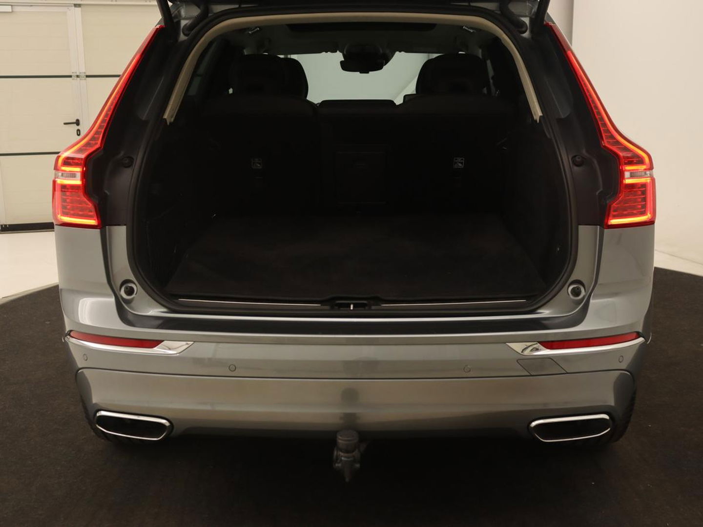 Volvo XC60 2.0 T8 Twin Engine AWD Inscription | Panoramadak | Trekhaak | Leder | Stoelverwarming | Camera | Adaptive cruise | Carplay | Navigatie | Full LED