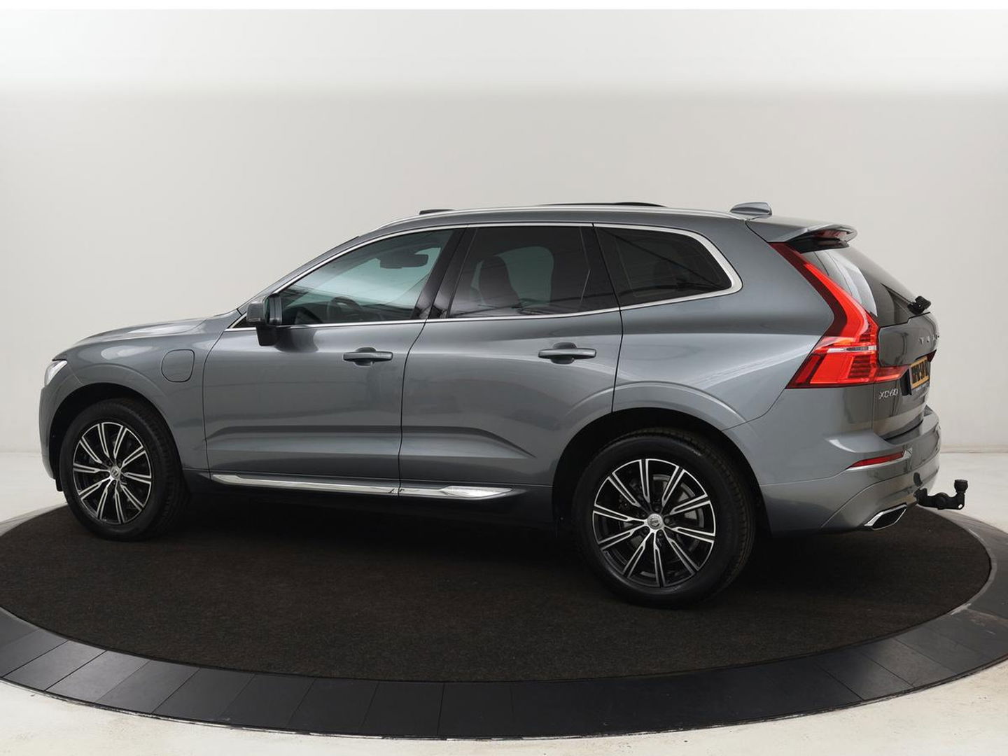 Volvo XC60 2.0 T8 Twin Engine AWD Inscription | Panoramadak | Trekhaak | Leder | Stoelverwarming | Camera | Adaptive cruise | Carplay | Navigatie | Full LED