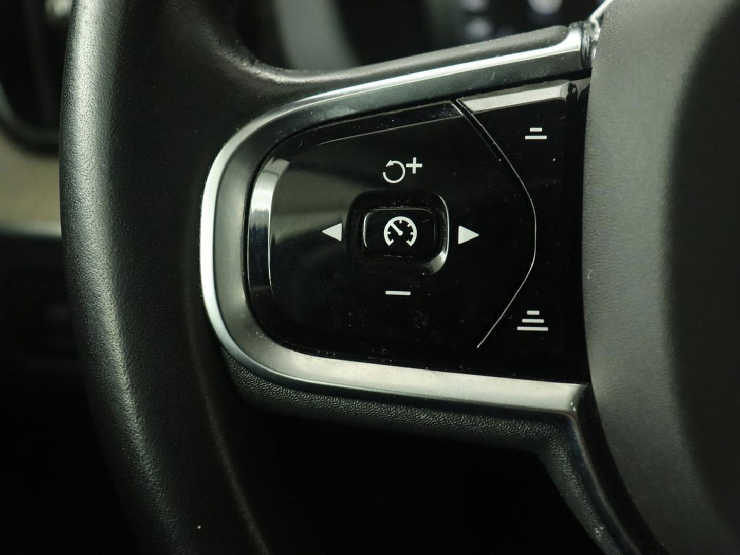 Volvo XC60 2.0 T8 Twin Engine AWD Inscription | Panoramadak | Trekhaak | Leder | Stoelverwarming | Camera | Adaptive cruise | Carplay | Navigatie | Full LED