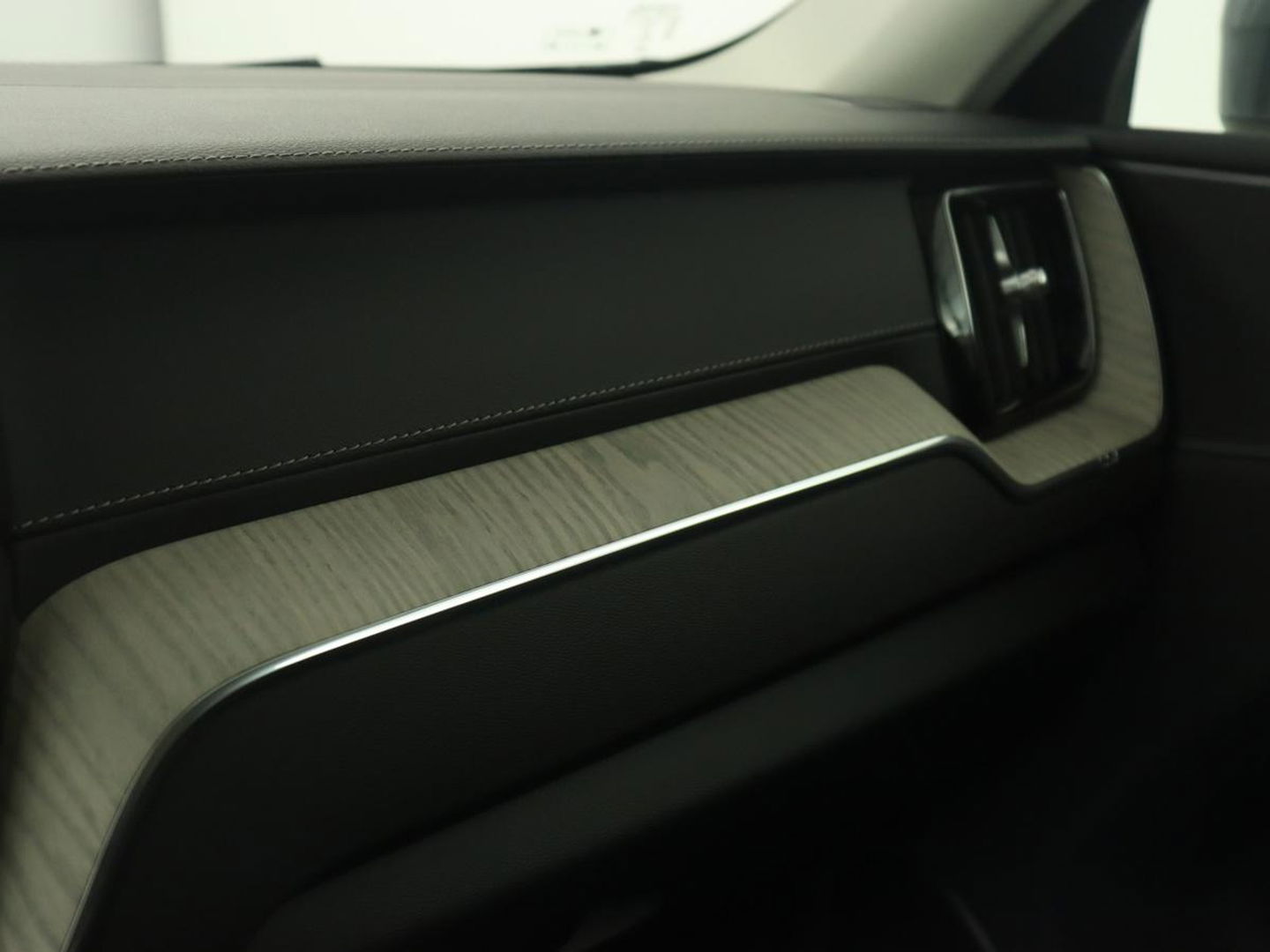 Volvo XC60 2.0 T8 Twin Engine AWD Inscription | Panoramadak | Trekhaak | Leder | Stoelverwarming | Camera | Adaptive cruise | Carplay | Navigatie | Full LED