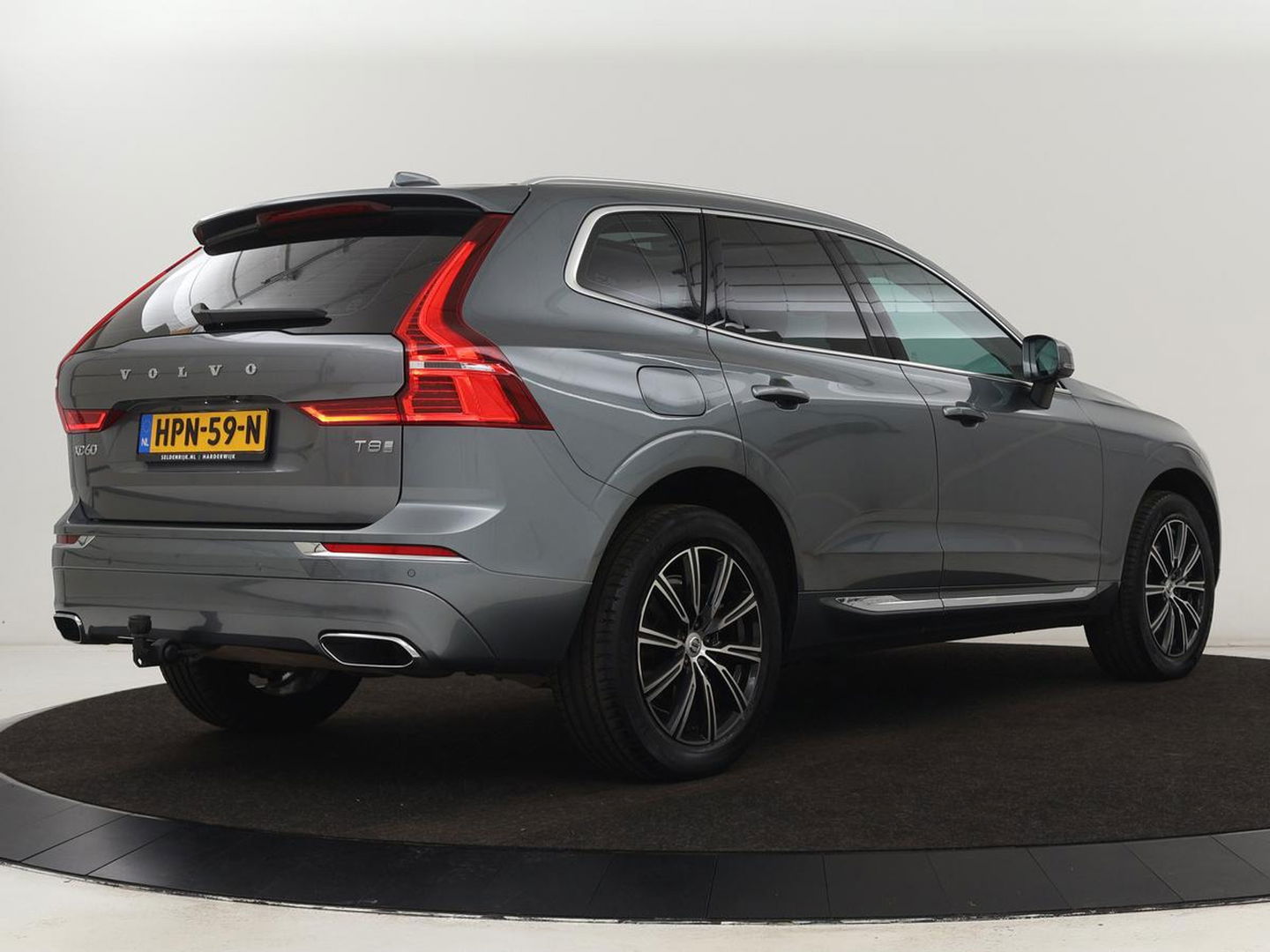 Volvo XC60 2.0 T8 Twin Engine AWD Inscription | Panoramadak | Trekhaak | Leder | Stoelverwarming | Camera | Adaptive cruise | Carplay | Navigatie | Full LED