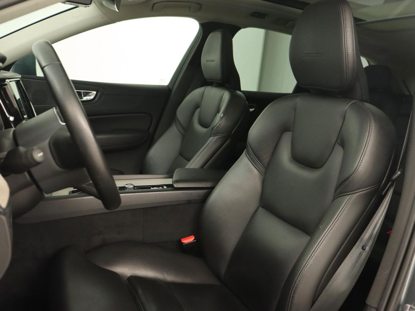 Volvo XC60 2.0 T8 Twin Engine AWD Inscription | Panoramadak | Trekhaak | Leder | Stoelverwarming | Camera | Adaptive cruise | Carplay | Navigatie | Full LED