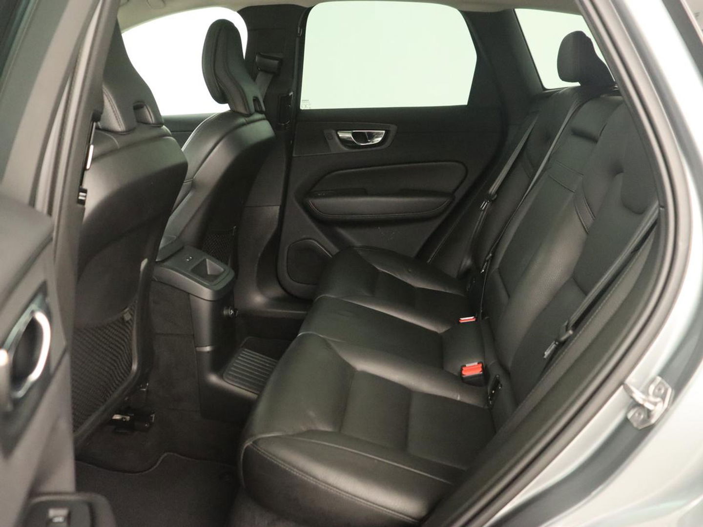 Volvo XC60 2.0 T8 Twin Engine AWD Inscription | Panoramadak | Trekhaak | Leder | Stoelverwarming | Camera | Adaptive cruise | Carplay | Navigatie | Full LED