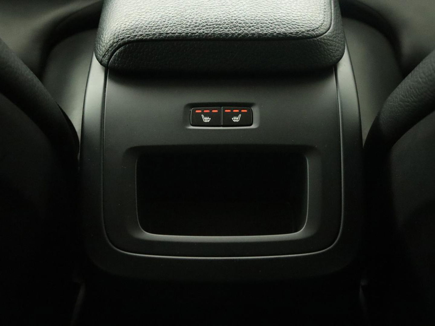 Volvo XC60 2.0 T8 Twin Engine AWD Inscription | Panoramadak | Trekhaak | Leder | Stoelverwarming | Camera | Adaptive cruise | Carplay | Navigatie | Full LED