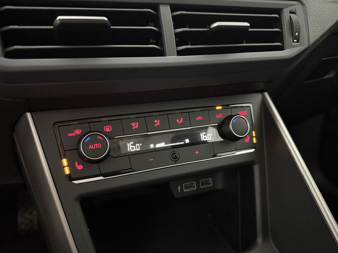 Volkswagen Polo 1.0 TSI | LED | Carplay | Adaptive Cruise | Navigatie | Stoelverw. | NAP