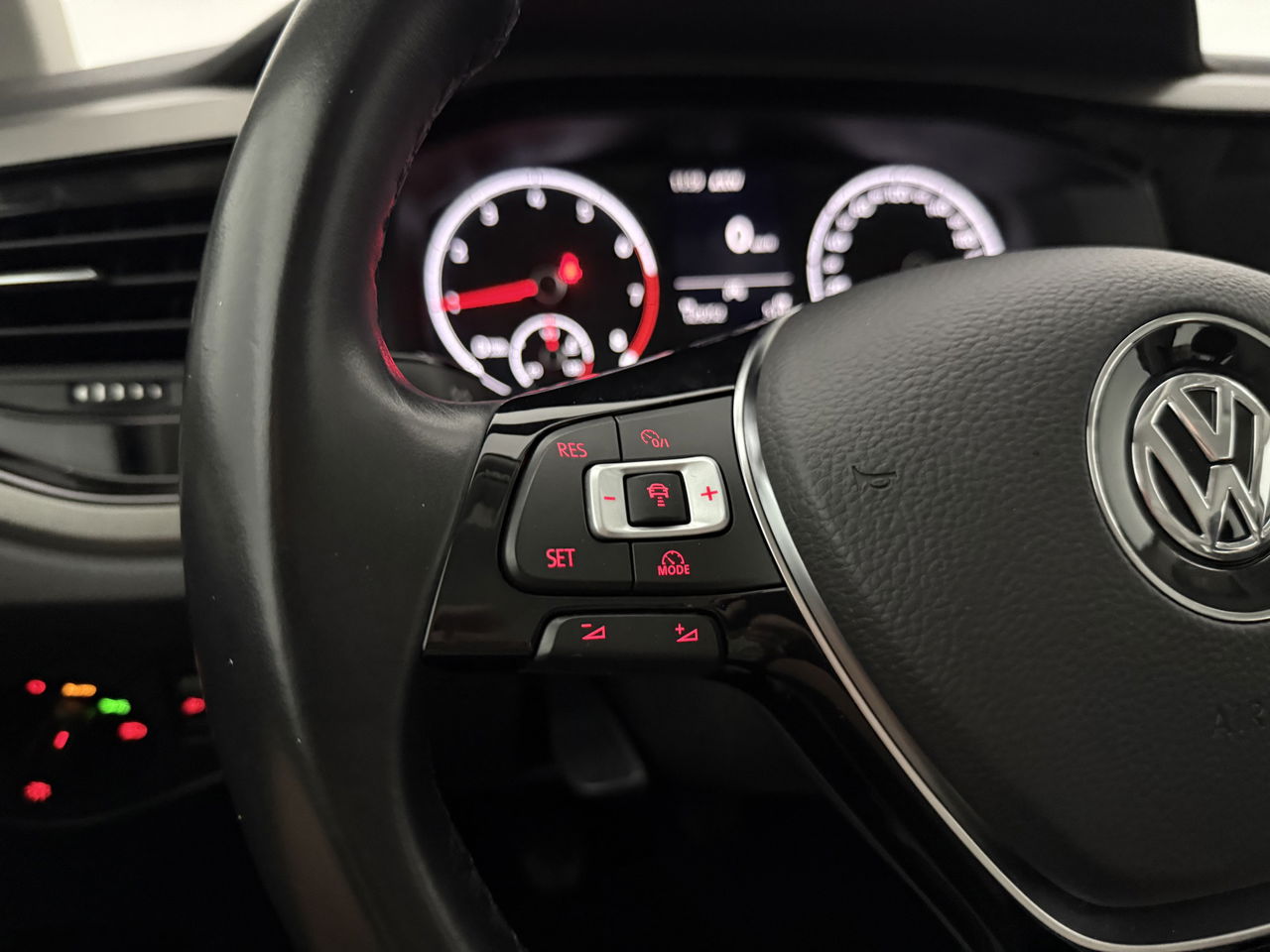 Volkswagen Polo 1.0 TSI | LED | Carplay | Adaptive Cruise | Navigatie | Stoelverw. | NAP