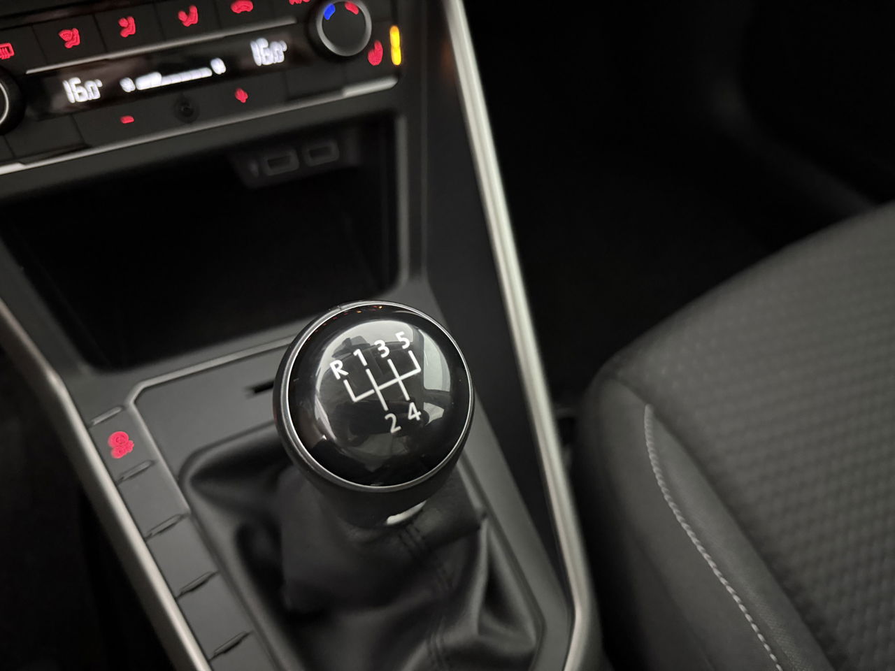 Volkswagen Polo 1.0 TSI | LED | Carplay | Adaptive Cruise | Navigatie | Stoelverw. | NAP
