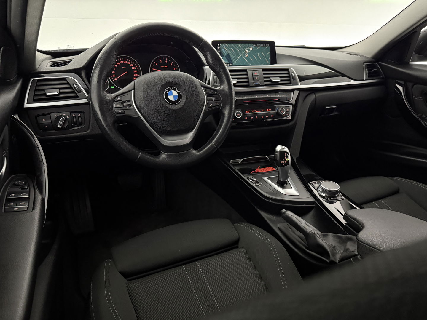 BMW 3 Serie 318i Executive | LED l Clima l Cruise l  Navigatie l Parkeersens. l Stoelverw. l NAP