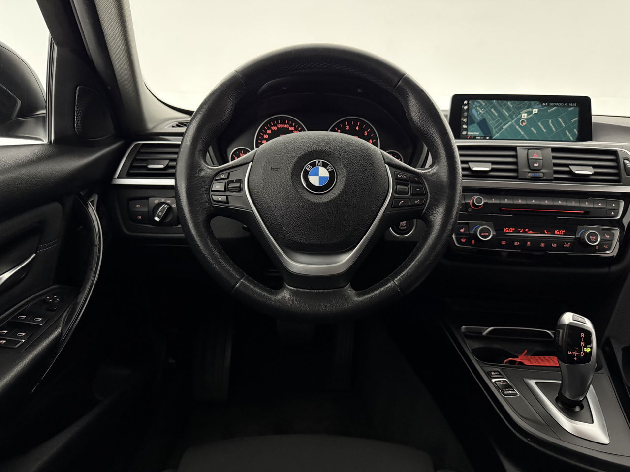 BMW 3 Serie 318i Executive LED Clima Cruise Navigatie PDC 16''LMV