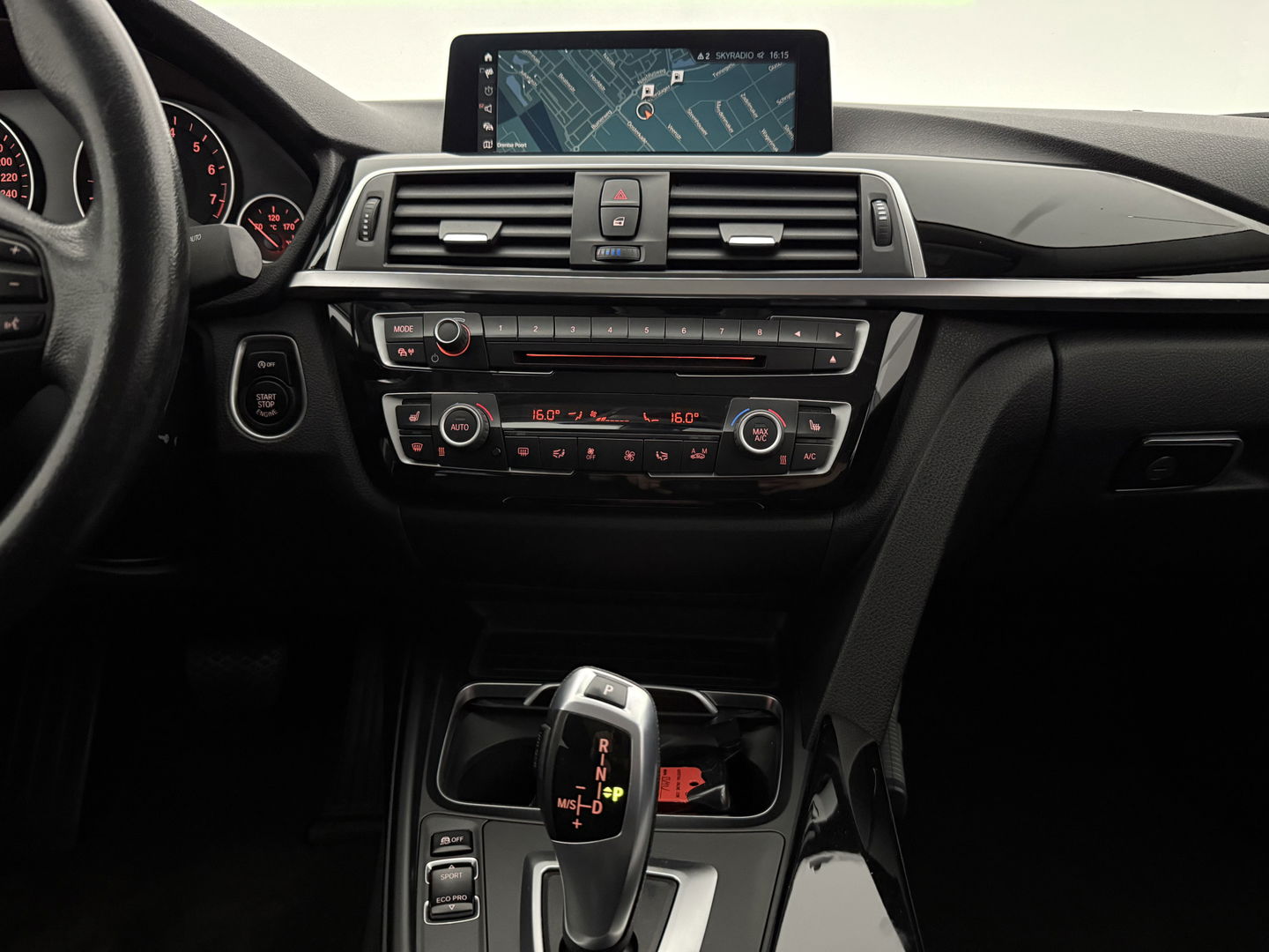 BMW 3 Serie 318i Executive | LED l Clima l Cruise l  Navigatie l Parkeersens. l Stoelverw. l NAP