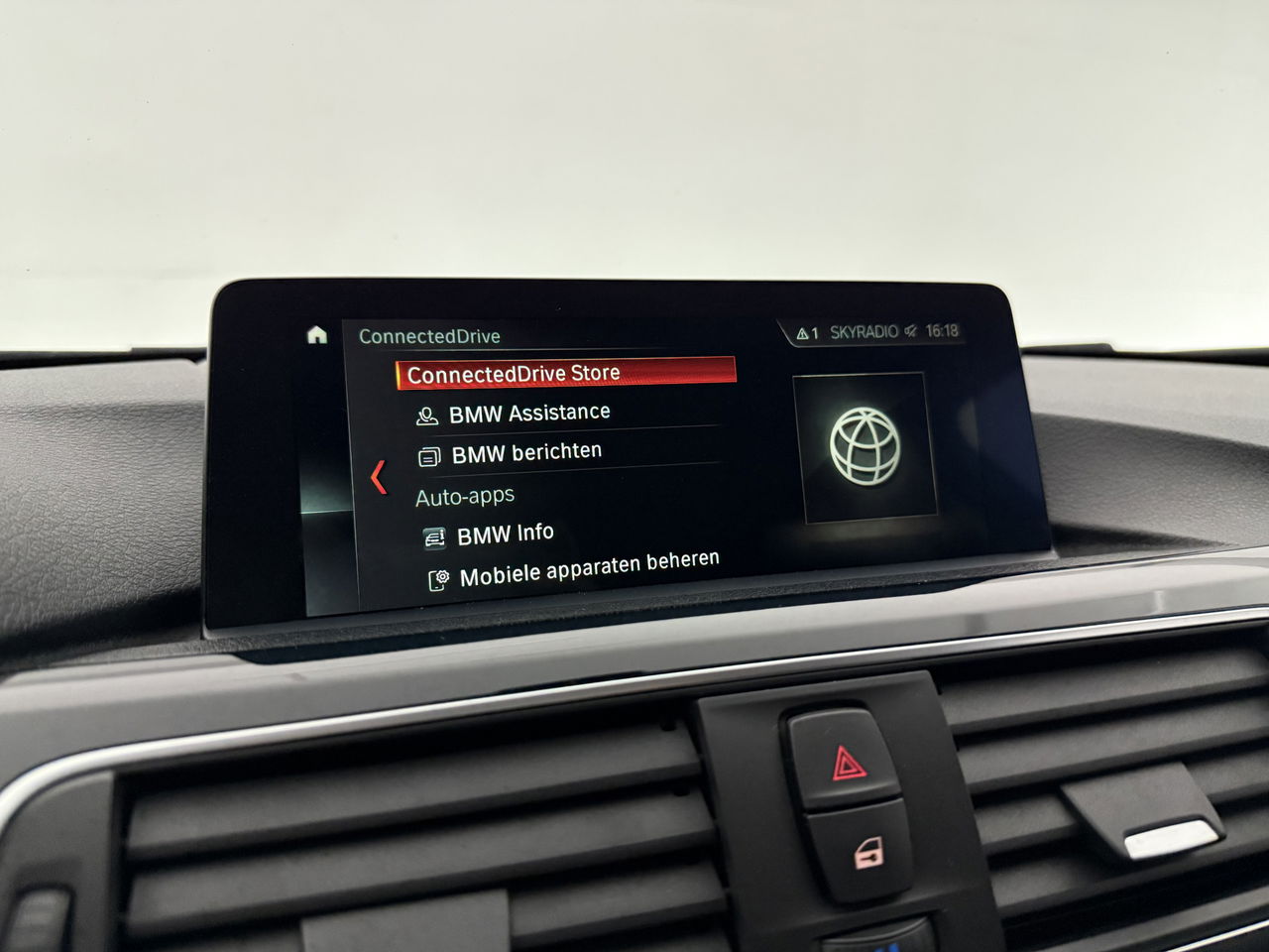 BMW 3 Serie 318i Executive LED Clima Cruise Navigatie PDC 16''LMV