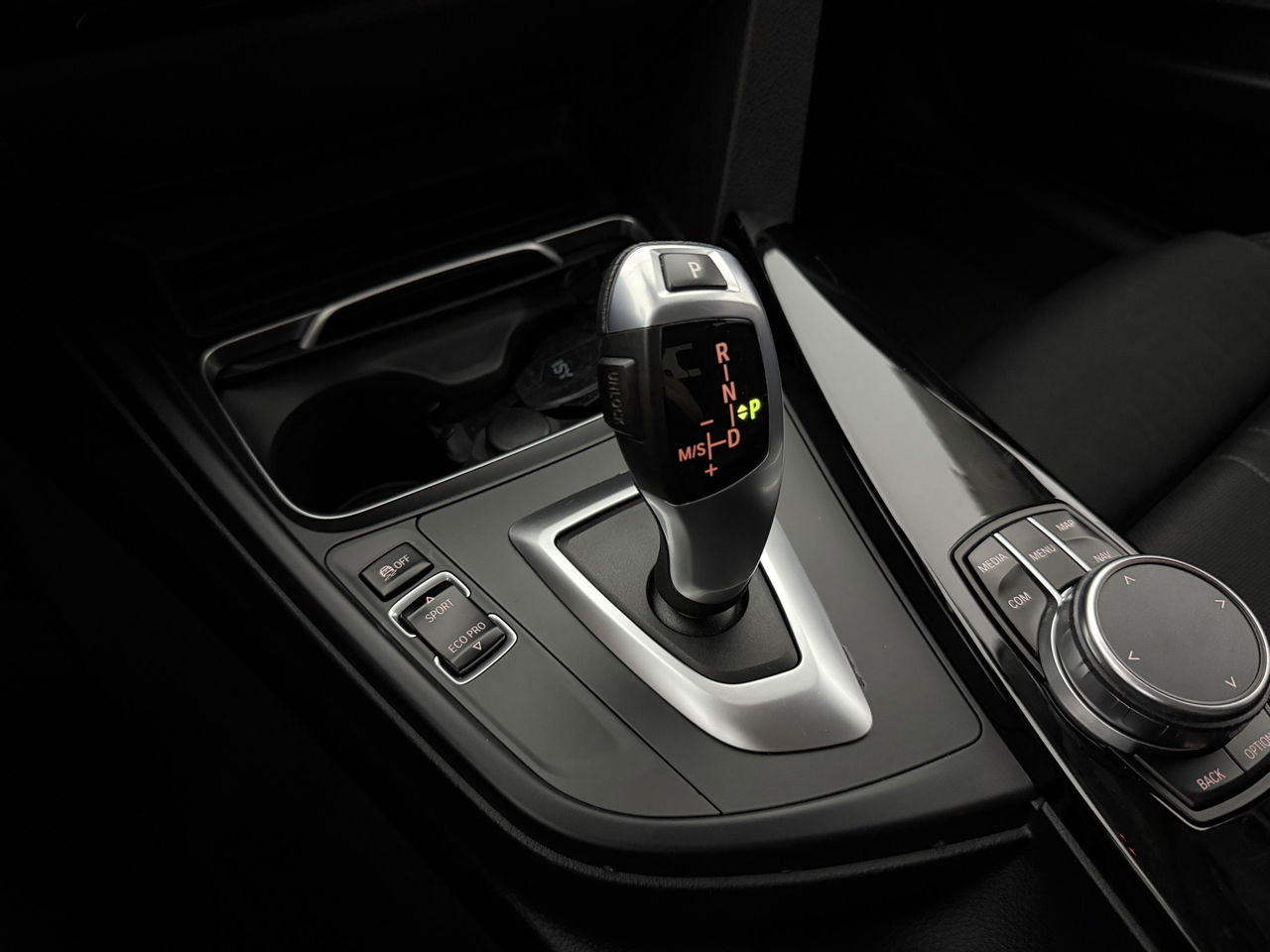 BMW 3 Serie 318i Executive LED Clima Cruise Navigatie PDC 16''LMV