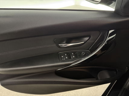 BMW 3 Serie 318i Executive LED Clima Cruise Navigatie PDC 16''LMV