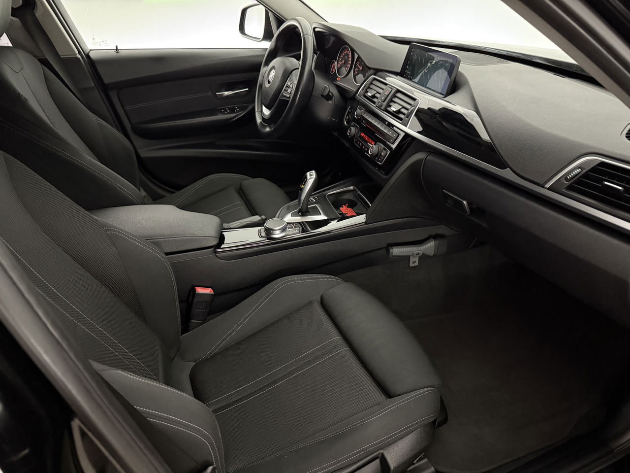 BMW 3 Serie 318i Executive LED Clima Cruise Navigatie PDC 16''LMV
