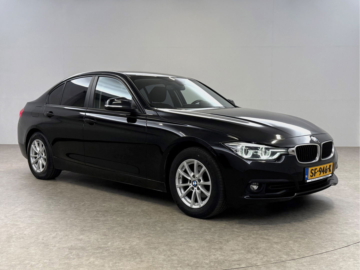 BMW 3 Serie 318i Executive | LED l Clima l Cruise l  Navigatie l Parkeersens. l Stoelverw. l NAP