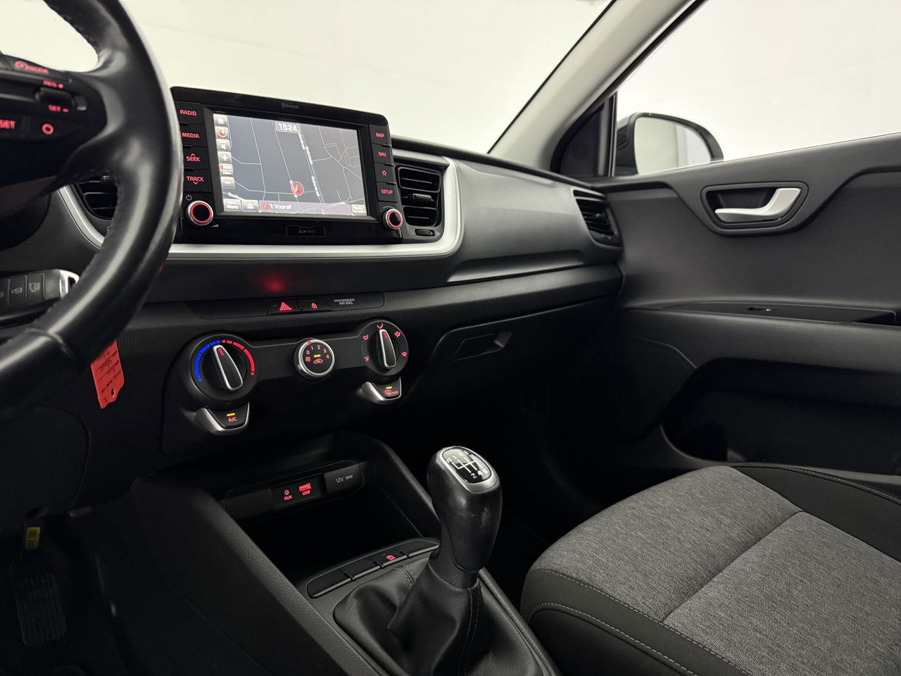 Kia Stonic 1.0 T-GDi LED | Carplay | Airco | Cruise | Navigatie | Parkeersensoren | 17''LMV