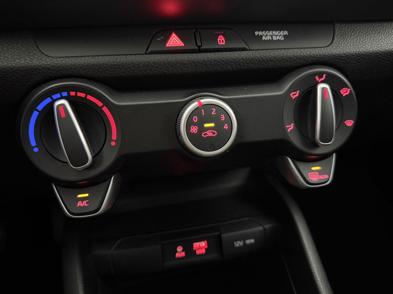 Kia Stonic 1.0 T-GDi LED | Carplay | Airco | Cruise | Navigatie | Parkeersensoren | 17''LMV