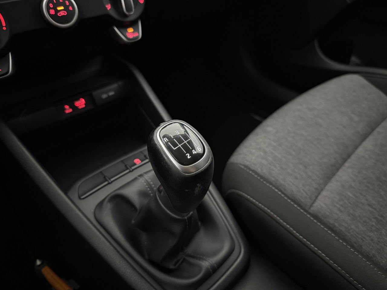 Kia Stonic 1.0 T-GDi LED | Carplay | Airco | Cruise | Navigatie | Parkeersensoren | 17''LMV