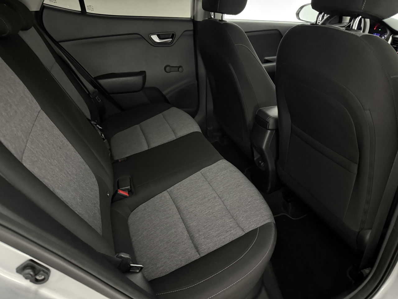 Kia Stonic 1.0 T-GDi LED | Carplay | Airco | Cruise | Navigatie | Parkeersensoren | 17''LMV