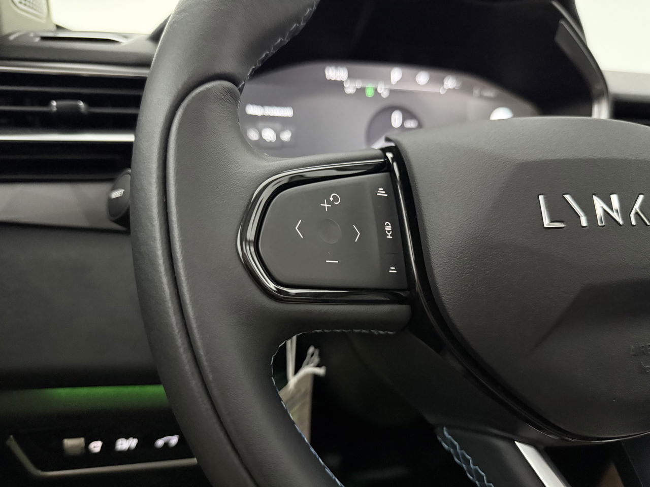 Lynk Co 01 1.5 262PK Pano LED Sfeer 360Camera Memory ACC Virtual Carplay Clima Navi PDC 20"LMV