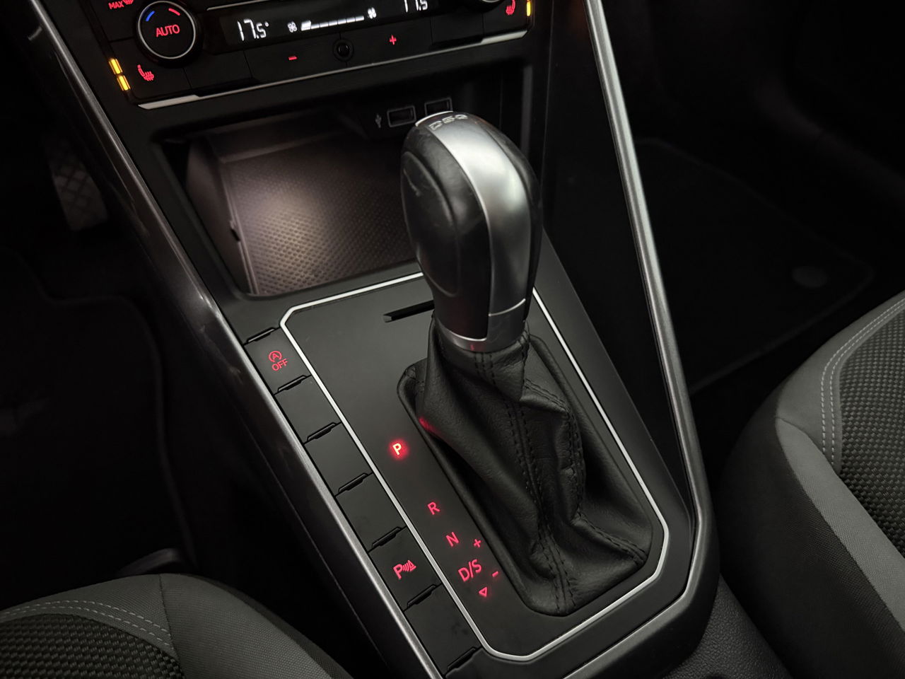 Volkswagen Polo 1.0 TSI Highline | Carplay | DSG | Navigatie | Parkeersens. | Clima | LED