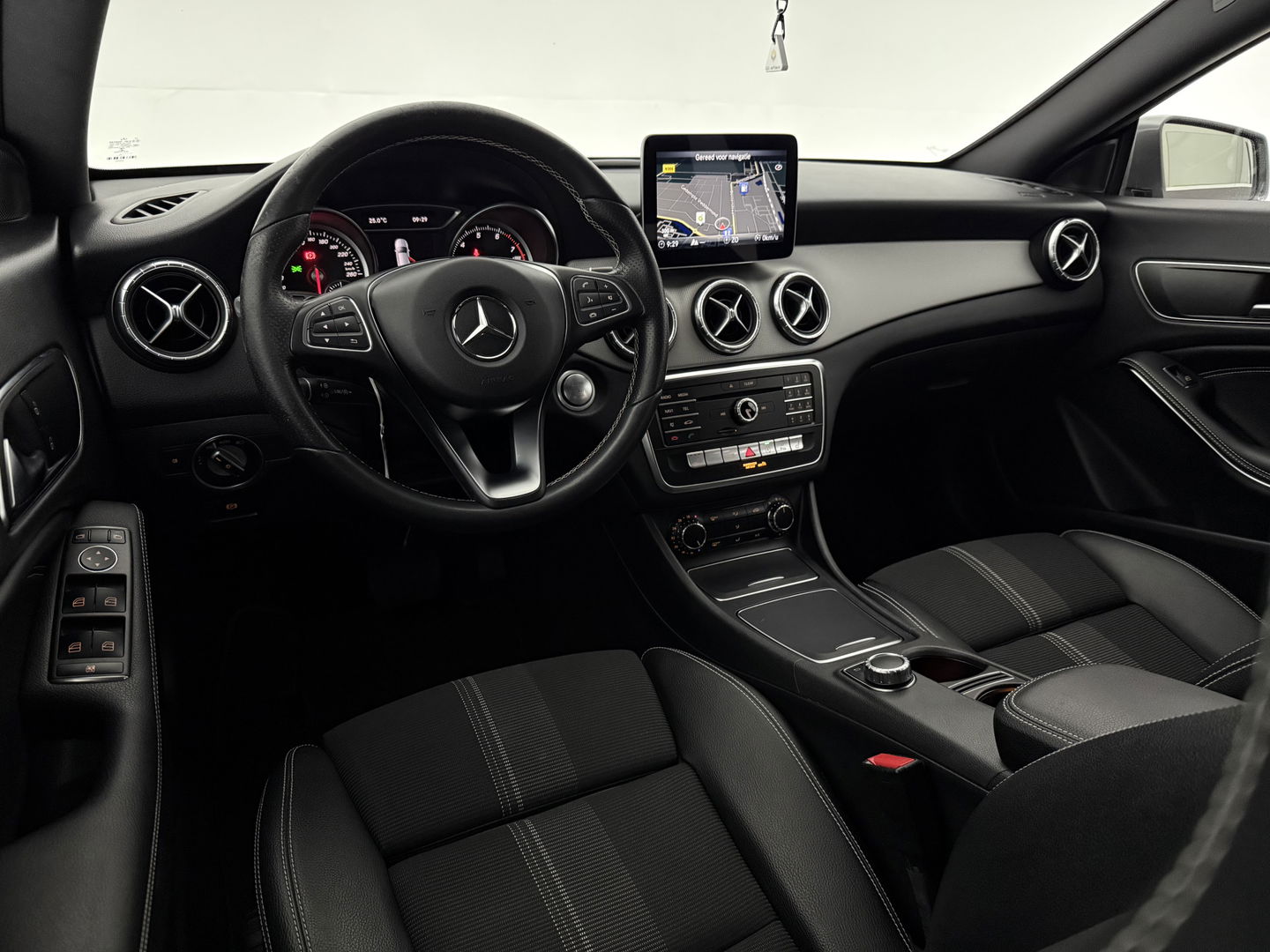 Mercedes-Benz CLA-Klasse 180 AMG | Camera | Trekh | Carplay | Cruise | Navi | LED | NAP