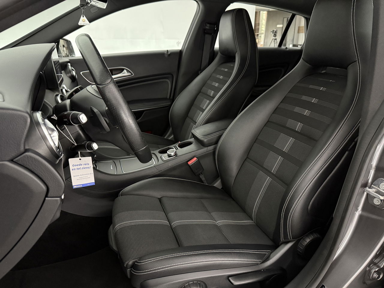 Mercedes-Benz CLA-Klasse 180 AMG | Camera | Trekh | Navigatie | Carplay | LED | Cruise | NAP