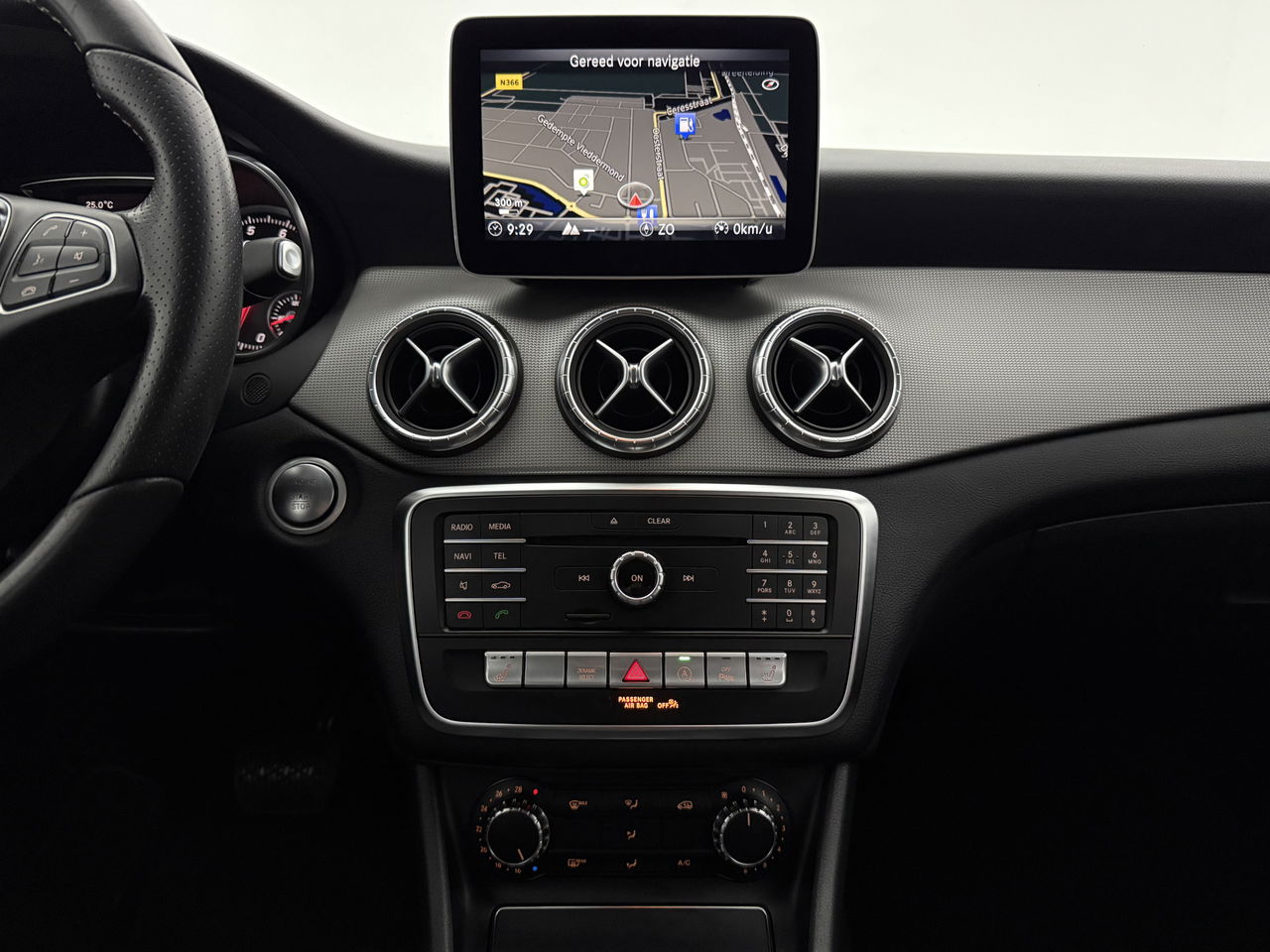 Mercedes-Benz CLA-Klasse 180 AMG | Camera | Trekh | Navigatie | Carplay | LED | Cruise | NAP