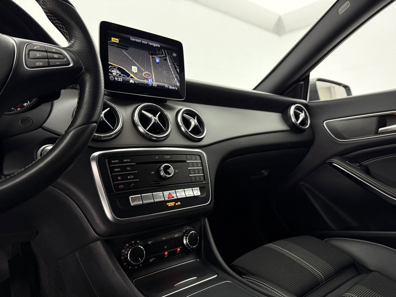 Mercedes-Benz CLA-Klasse 180 AMG | Camera | Trekh | Navigatie | Carplay | LED | Cruise | NAP