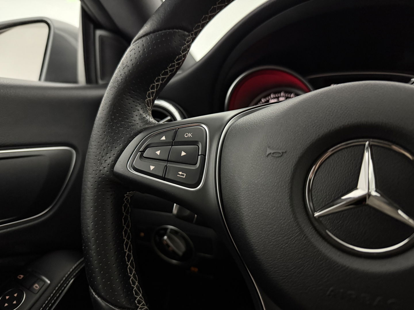 Mercedes-Benz CLA-Klasse 180 AMG | Camera | Trekh | Carplay | Cruise | Navi | LED | NAP