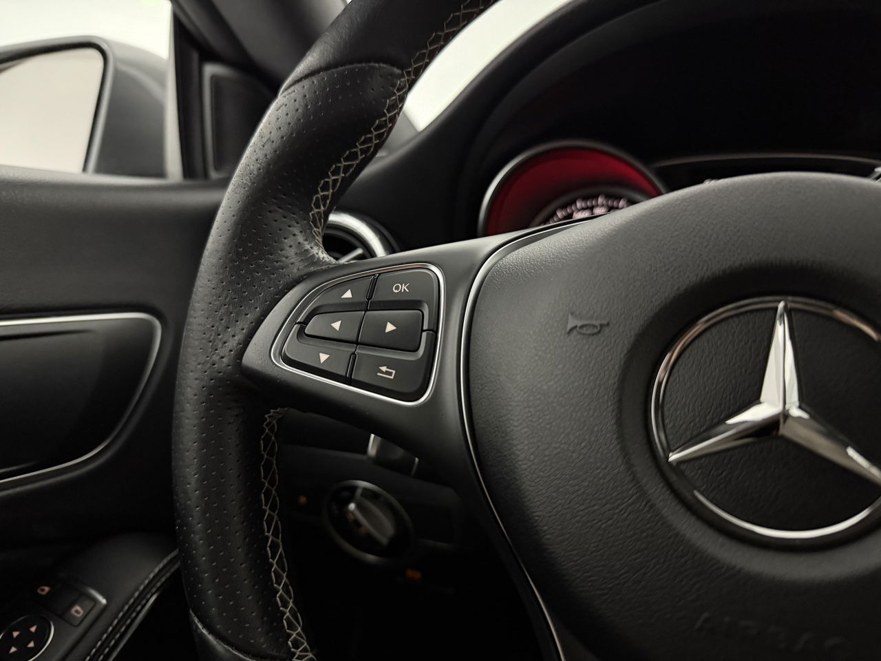 Mercedes-Benz CLA-Klasse 180 AMG | Camera | Trekh | Navigatie | Carplay | LED | Cruise | NAP