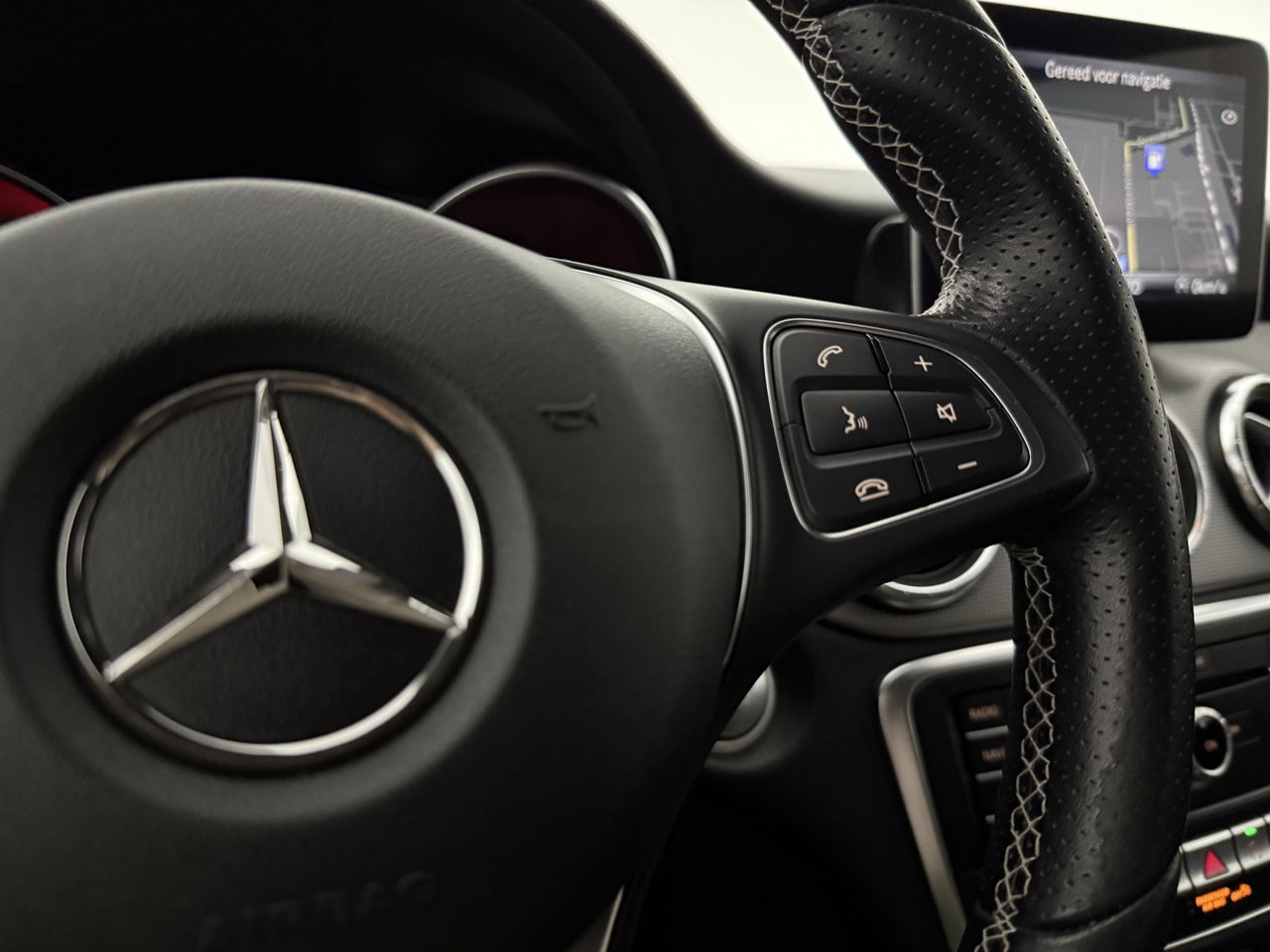 Mercedes-Benz CLA-Klasse 180 AMG | Camera | Trekh | Navigatie | Carplay | LED | Cruise | NAP