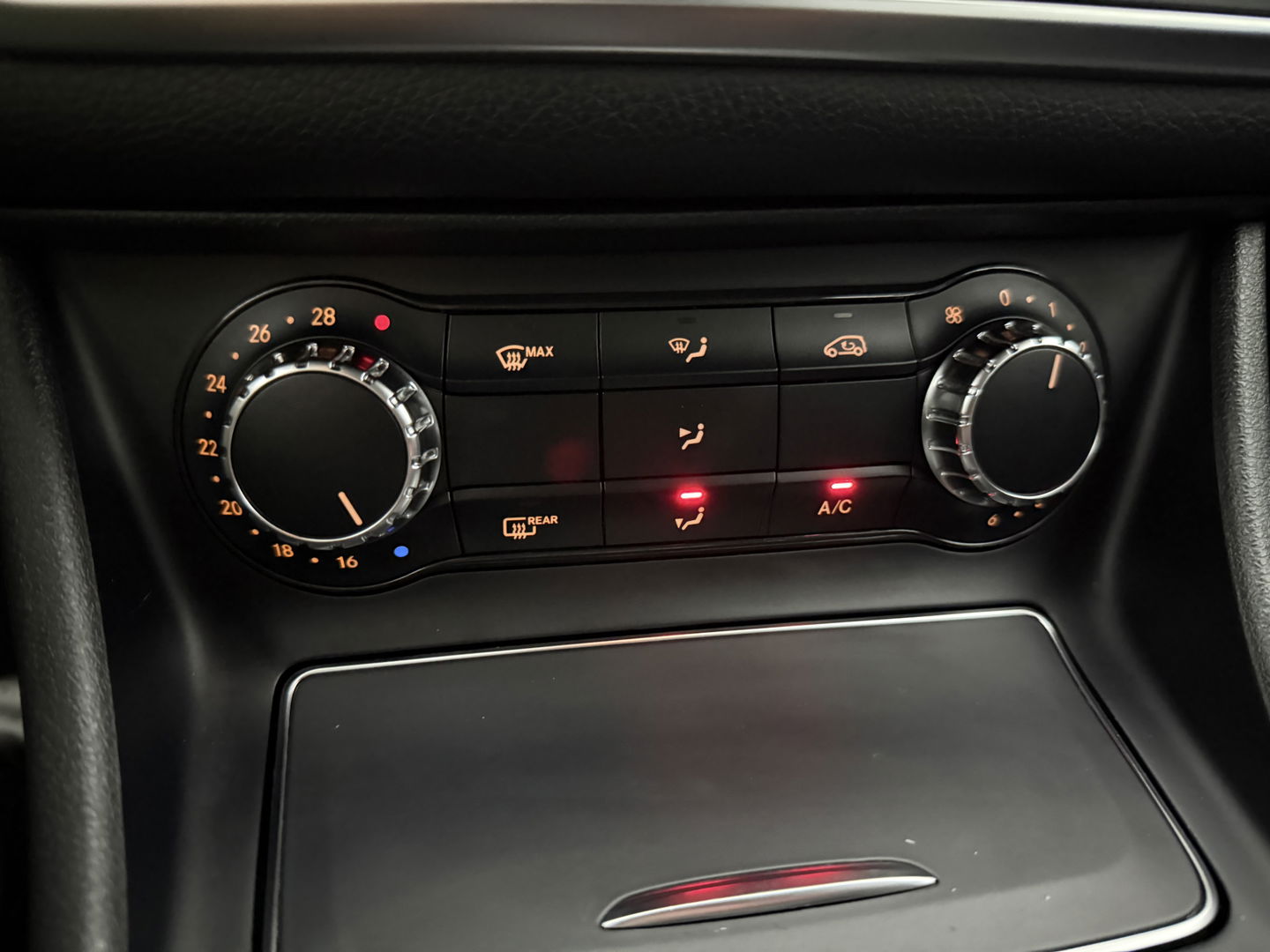 Mercedes-Benz CLA-Klasse 180 AMG | Camera | Trekh | Carplay | Cruise | Navi | LED | NAP