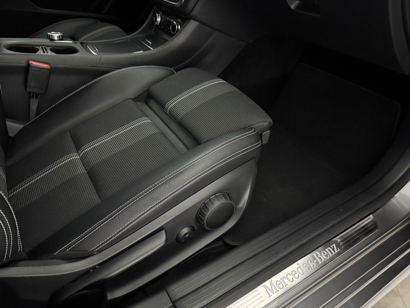 Mercedes-Benz CLA-Klasse 180 AMG | Camera | Trekh | Carplay | Cruise | Navi | LED | NAP