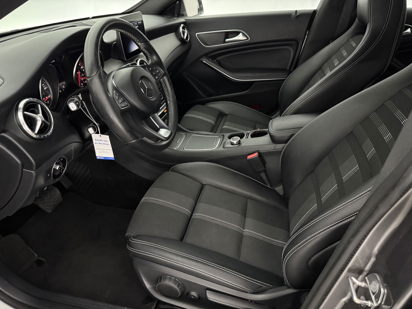 Mercedes-Benz CLA-Klasse 180 AMG | Camera | Trekh | Carplay | Cruise | Navi | LED | NAP