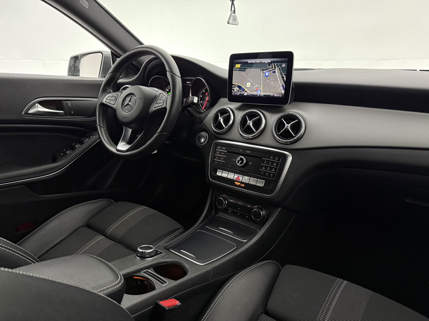 Mercedes-Benz CLA-Klasse 180 AMG | Camera | Trekh | Carplay | Cruise | Navi | LED | NAP