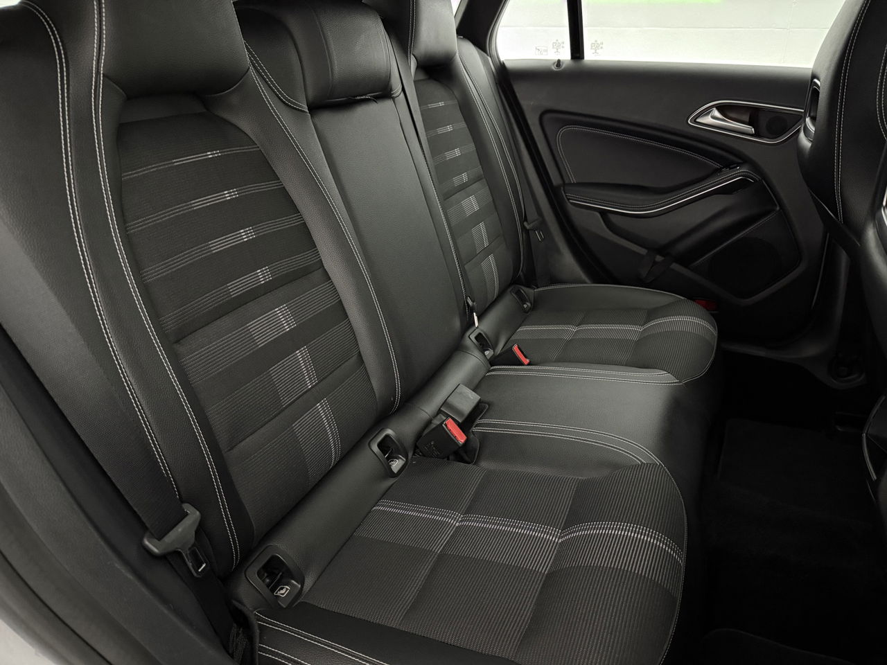 Mercedes-Benz CLA-Klasse 180 AMG | Camera | Trekh | Navigatie | Carplay | LED | Cruise | NAP