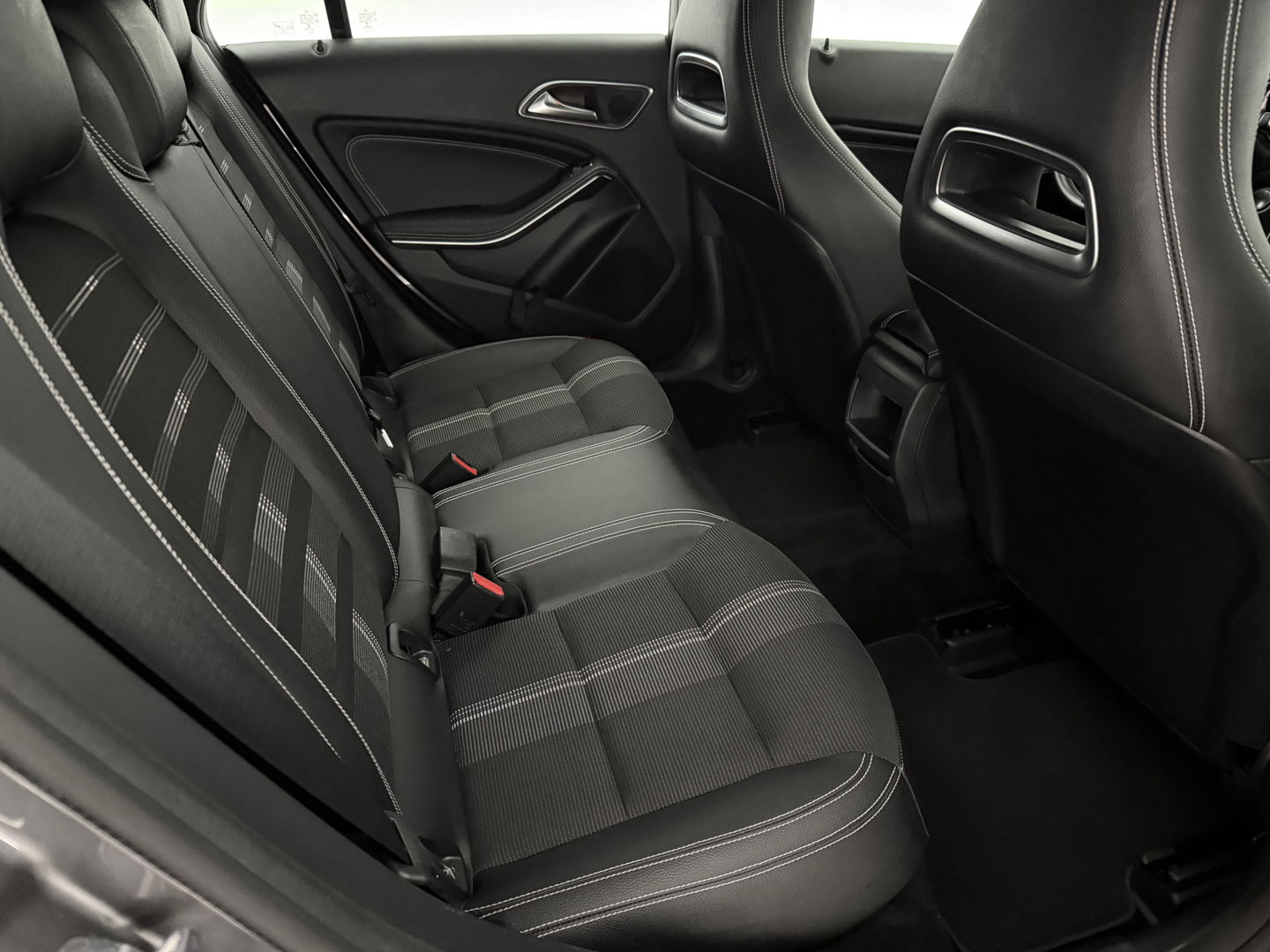 Mercedes-Benz CLA-Klasse 180 AMG | Camera | Trekh | Carplay | Cruise | Navi | LED | NAP