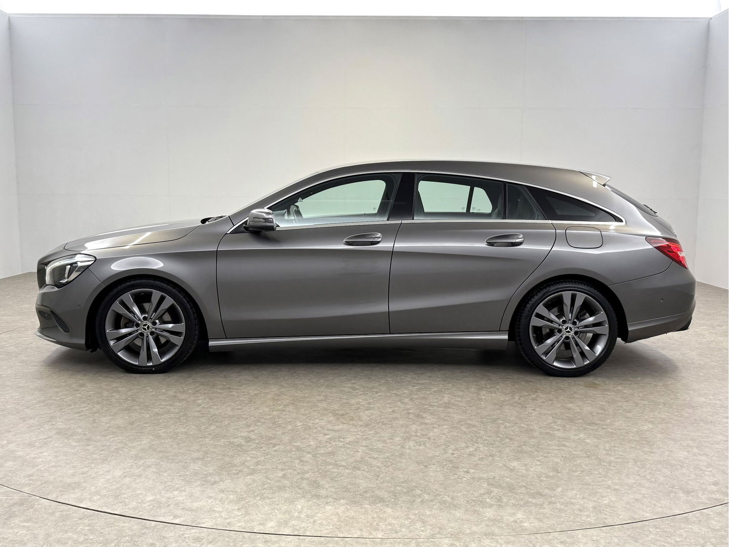 Mercedes-Benz CLA-Klasse 180 AMG | Camera | Trekh | Carplay | Cruise | Navi | LED | NAP